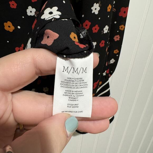 Cabi Cheerful Blouse Black Floral Size Medium - Picture 6 of 7